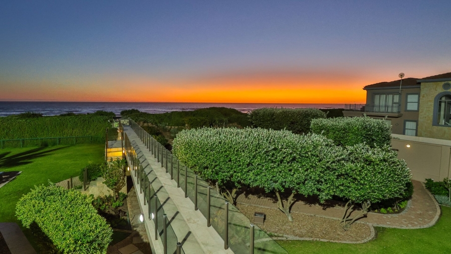 6 Bedroom Property for Sale in Myoli Beach Western Cape